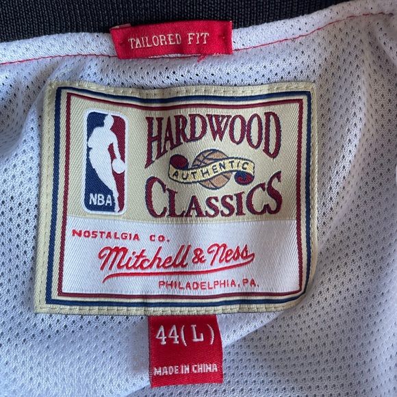 Atlanta Hawks 1995-96 Warm Up Jacket- Mitchell & Ness- Size 44 (L) - Picture 4 of 5